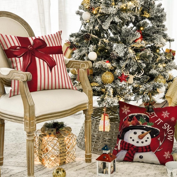 Other - Festive Holiday Throw Pillow Covers Set - Red and Green Size 20x20